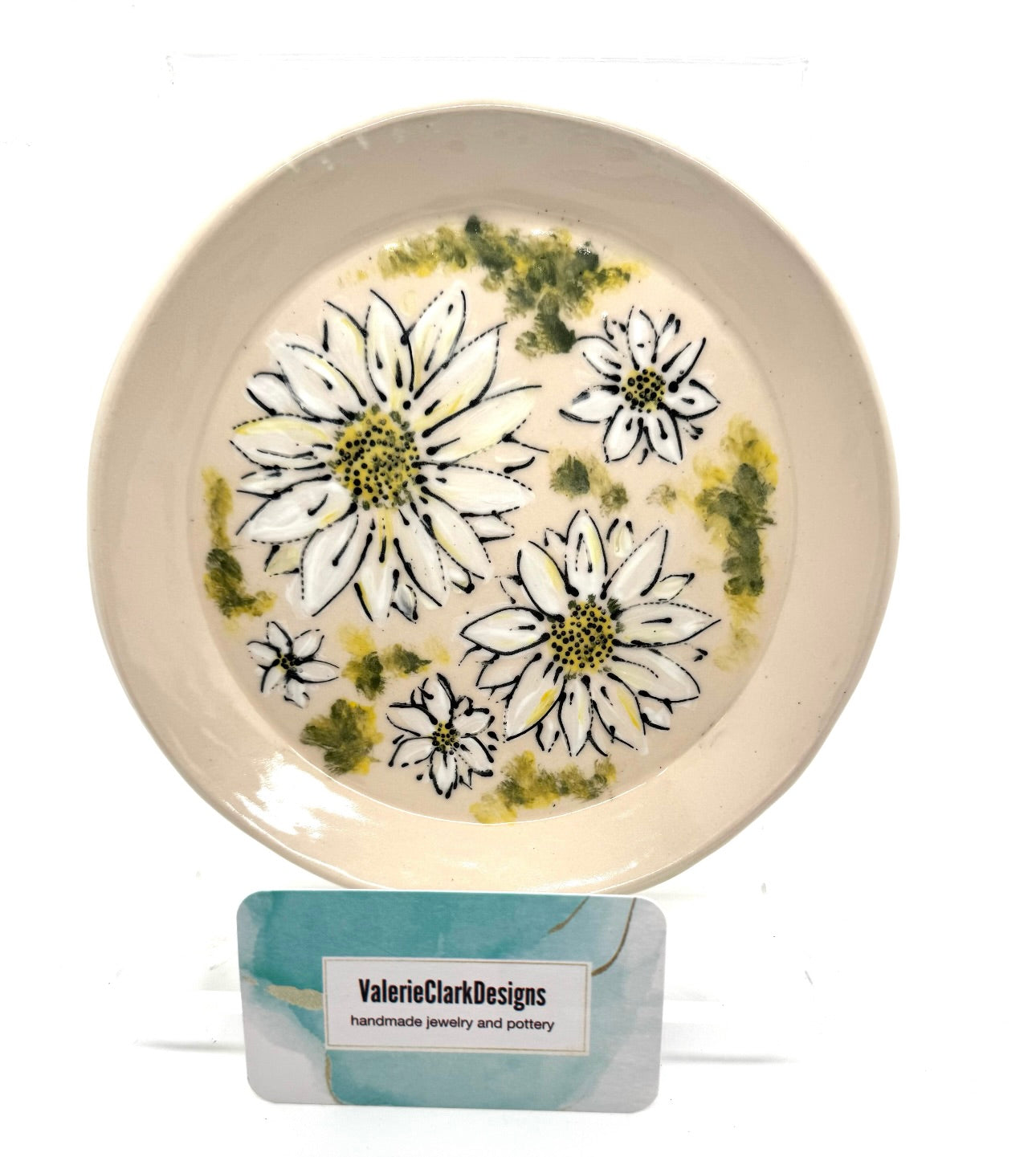 7" pottery plate daisys